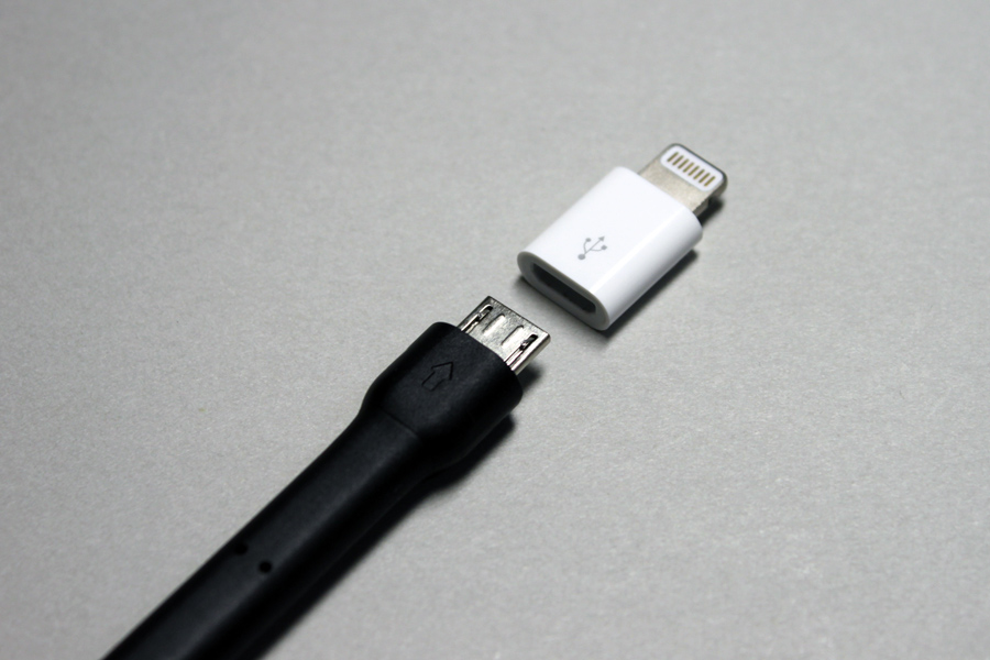 レビュー】マイクロUSB端子をライトニングに変換する便利アイテム『Apple Lightning to Micro USB Adapter』