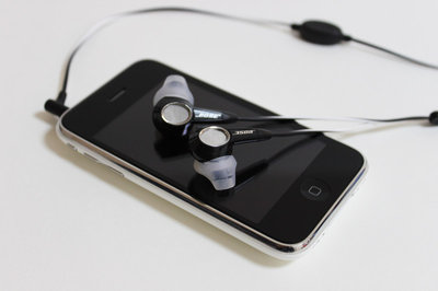 bose_mobile_in-ear_headset_10.jpg