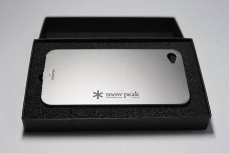 snow_peak_hanging_jacket_titanium_iphone4_1.jpg