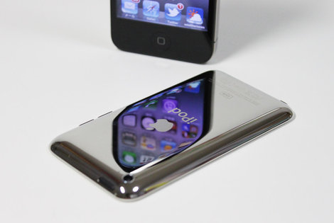 ipodtouch_4th_white_3.jpg