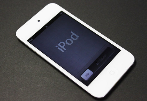 ipodtouch_4th_white_4.jpg