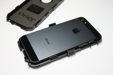 otterbox_defender_for_iphone5_6.jpg
